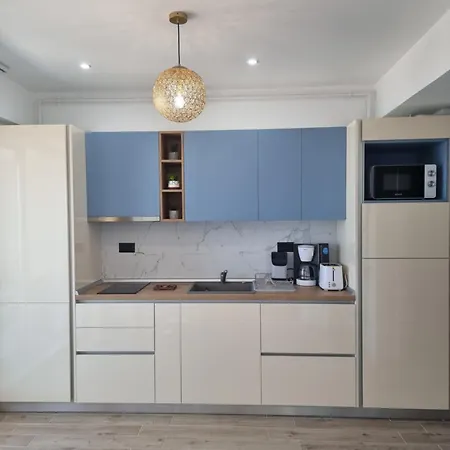 Apartment Blue Sky Alezzi Infinity- Endless Summer