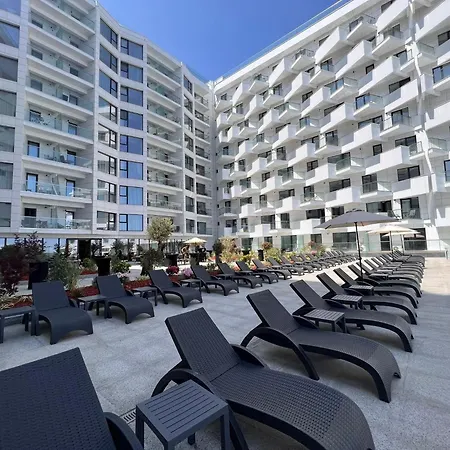 Blue Sky Alezzi Infinity- Endless Summer Apartment *