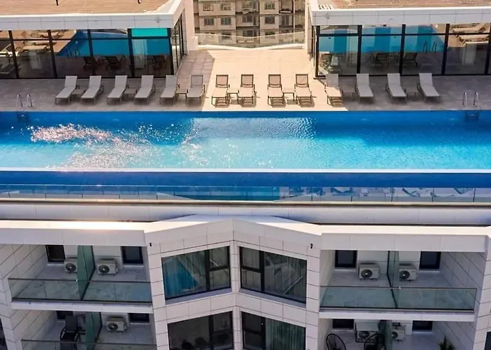 Blue Sky Alezzi Infinity- Endless Summer Apartment